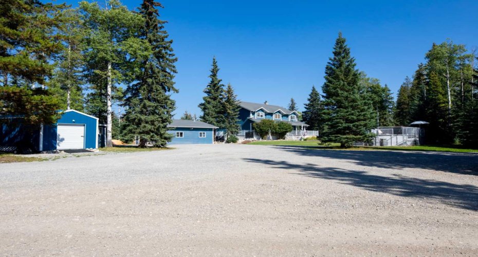 24426 East River Road, Hinton, Alberta T7V 1X7, 6 Bedrooms Bedrooms, ,5 BathroomsBathrooms,Residential,For Sale,East River,A2254750