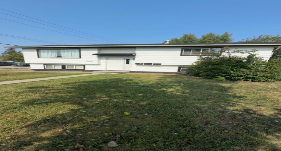 10132 102 Avenue, Grande Prairie, Alberta T8V 1A1, 4 Bedrooms Bedrooms, ,3 BathroomsBathrooms,Residential,For Sale,102,A2254881