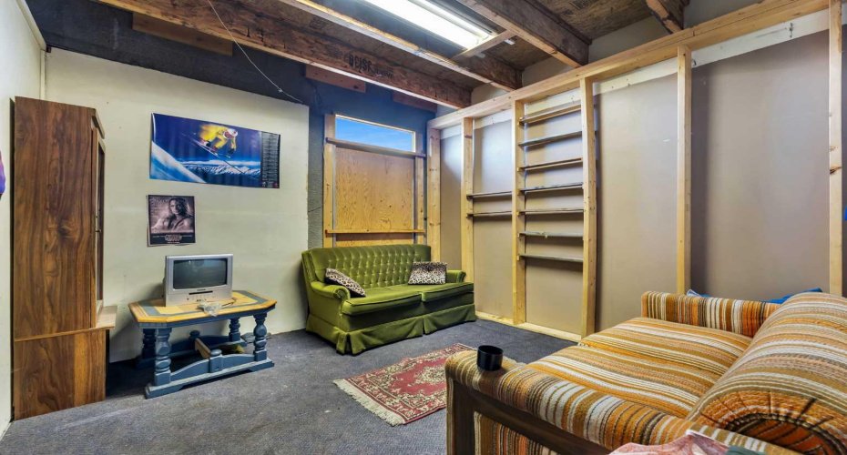 2219 35 Avenue, Calgary, Alberta T2E 6W3, ,Commercial,For Sale,35,A2174996