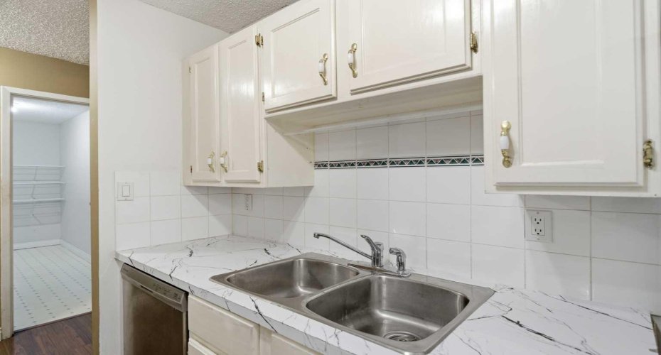 8604 48 Avenue, Calgary, Alberta T3B 5E6, 2 Bedrooms Bedrooms, ,1 BathroomBathrooms,Residential,For Sale,48,A2255215