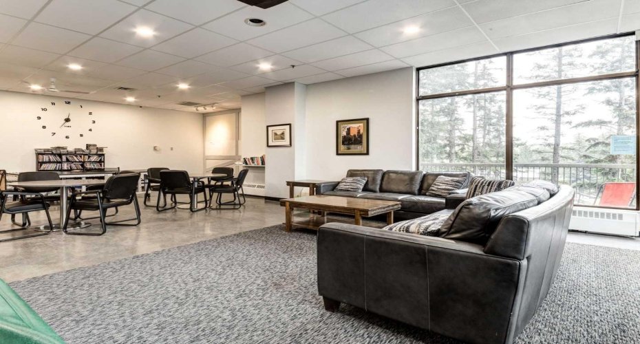 8604 48 Avenue, Calgary, Alberta T3B 5E6, 2 Bedrooms Bedrooms, ,1 BathroomBathrooms,Residential,For Sale,48,A2255215