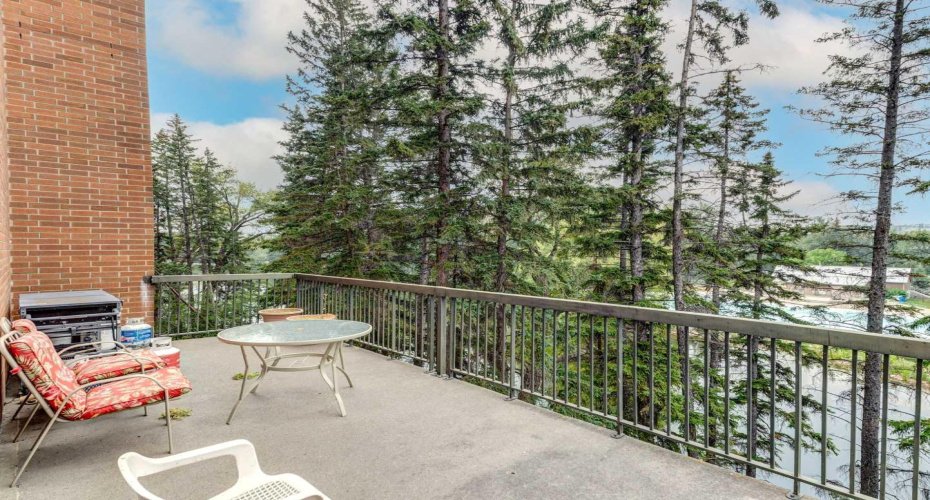 8604 48 Avenue, Calgary, Alberta T3B 5E6, 2 Bedrooms Bedrooms, ,1 BathroomBathrooms,Residential,For Sale,48,A2255215