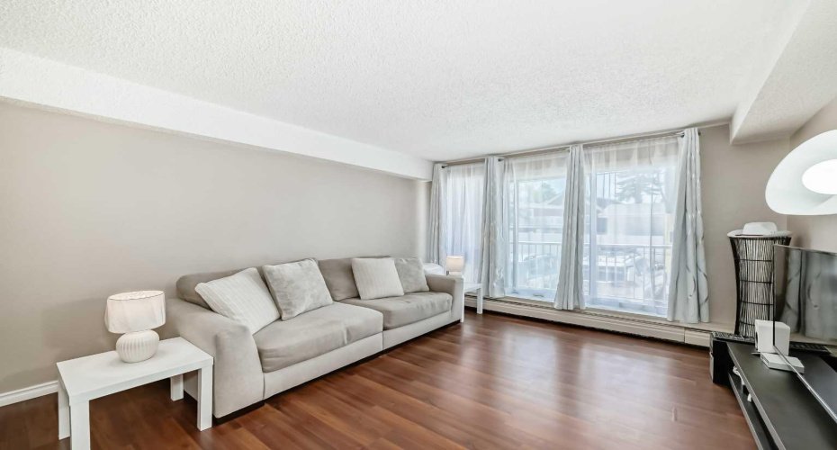 1113 37 Street, Calgary, Alberta T3C 1S5, 1 Bedroom Bedrooms, ,1 BathroomBathrooms,Residential,For Sale,37,A2225968