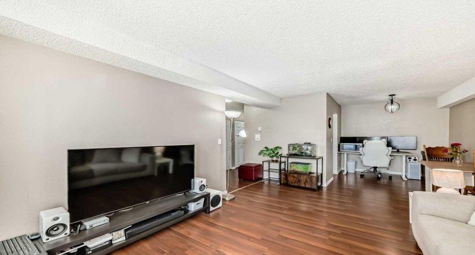 1113 37 Street, Calgary, Alberta T3C 1S5, 1 Bedroom Bedrooms, ,1 BathroomBathrooms,Residential,For Sale,37,A2225968