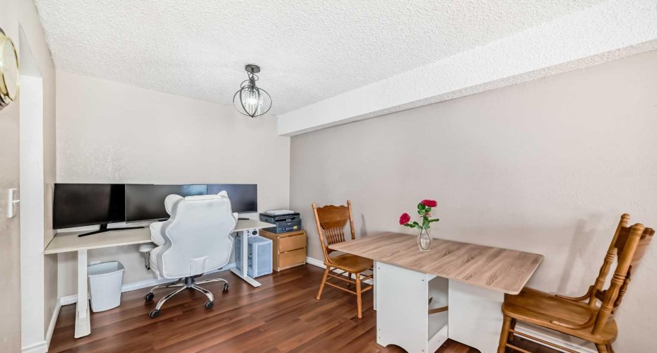 1113 37 Street, Calgary, Alberta T3C 1S5, 1 Bedroom Bedrooms, ,1 BathroomBathrooms,Residential,For Sale,37,A2225968