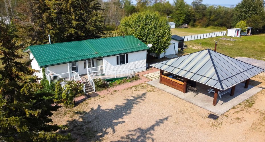 143 Peace River Ave, Joussard, Alberta T0G 1J0, 2 Bedrooms Bedrooms, ,2 BathroomsBathrooms,Residential,For Sale,Peace River Ave,A2254580