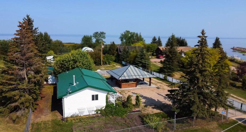 143 Peace River Ave, Joussard, Alberta T0G 1J0, 2 Bedrooms Bedrooms, ,2 BathroomsBathrooms,Residential,For Sale,Peace River Ave,A2254580
