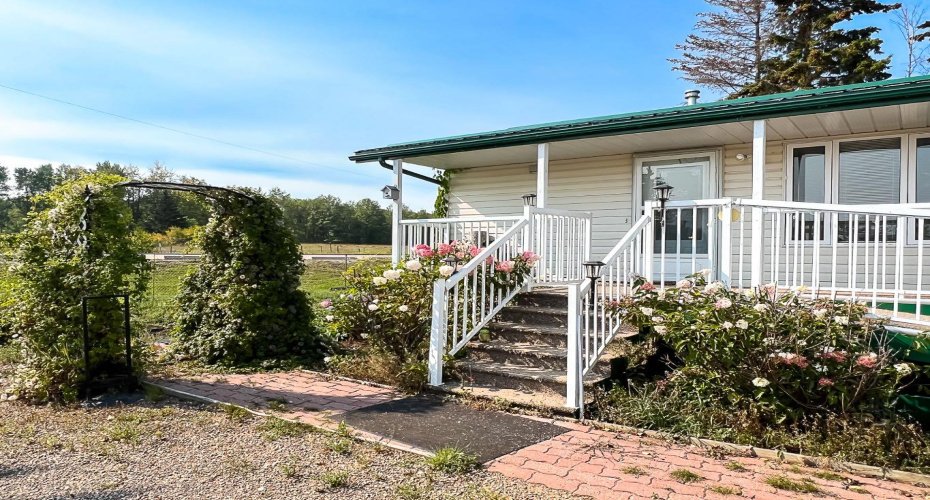 143 Peace River Ave, Joussard, Alberta T0G 1J0, 2 Bedrooms Bedrooms, ,2 BathroomsBathrooms,Residential,For Sale,Peace River Ave,A2254580