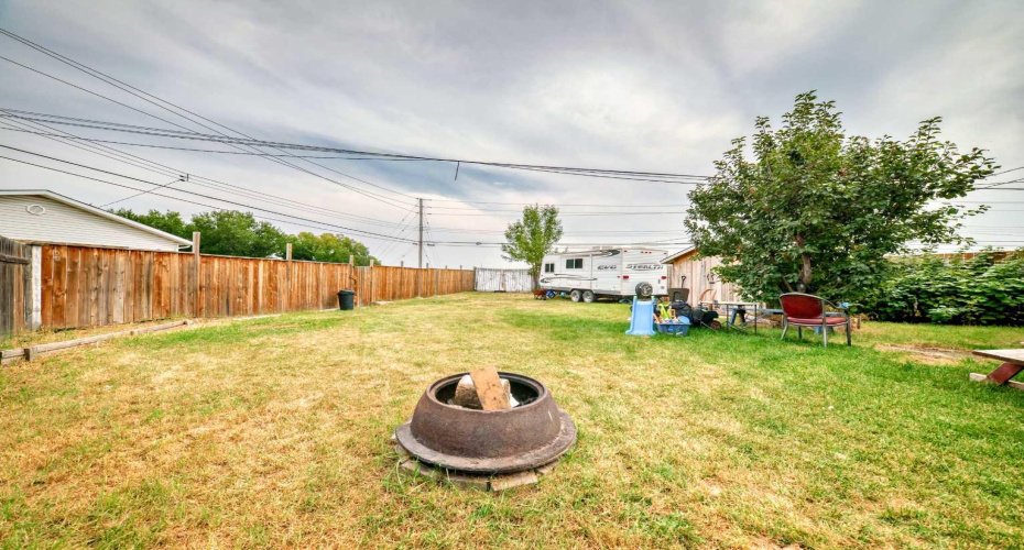 203 Penbrooke Close, Calgary, Alberta T2A 3N9, 4 Bedrooms Bedrooms, ,2 BathroomsBathrooms,Residential,For Sale,Penbrooke,A2256139