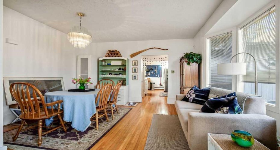 2629 Erlton Street, Calgary, Alberta T2S 2W2, 9 Bedrooms Bedrooms, ,5 BathroomsBathrooms,Residential,For Sale,Erlton,A2225081