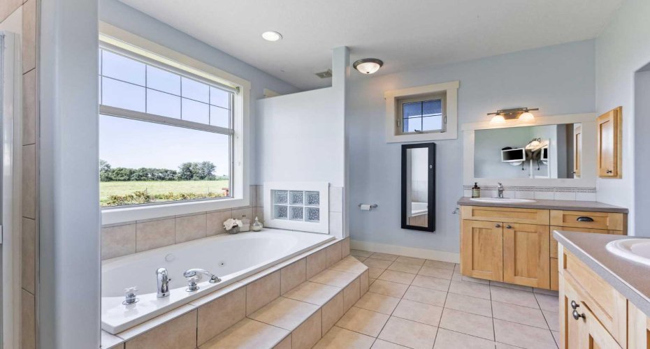 235038 Range Road 253, Rural Wheatland County, Alberta T1P 1J6, 6 Bedrooms Bedrooms, ,4 BathroomsBathrooms,Residential,For Sale,Range Road 253,A2254143