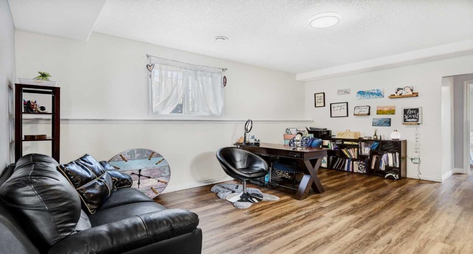 1101 Redlow Drive, Beaverlodge, Alberta T0H 0C0, 5 Bedrooms Bedrooms, ,3 BathroomsBathrooms,Residential,For Sale,Redlow,A2256361