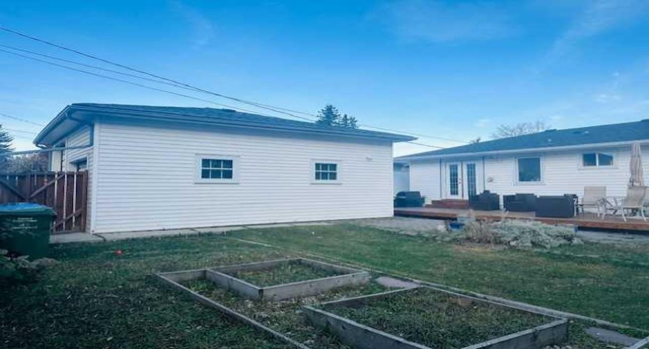 25 Rossdale Road, Calgary, Alberta T3C2P1, 3 Bedrooms Bedrooms, ,1 BathroomBathrooms,Residential,For Sale,Rossdale,A2257395