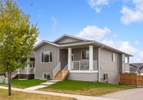 1945 High Country Drive, High River, Alberta T1V 0A5, 5 Bedrooms Bedrooms, ,3 BathroomsBathrooms,Residential,For Sale,High Country,A2257471