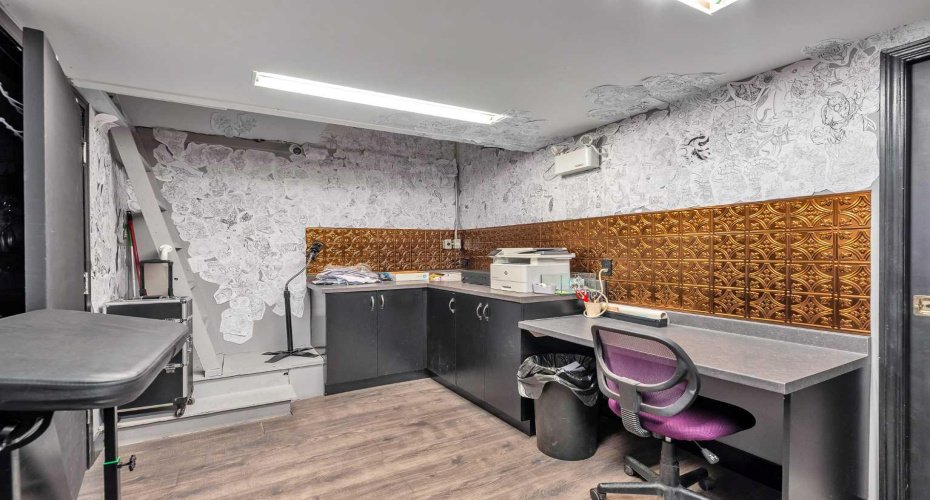 1420 9 Avenue, Calgary, Alberta T2G 0T5, ,Commercial,For Sale,9,A2260417