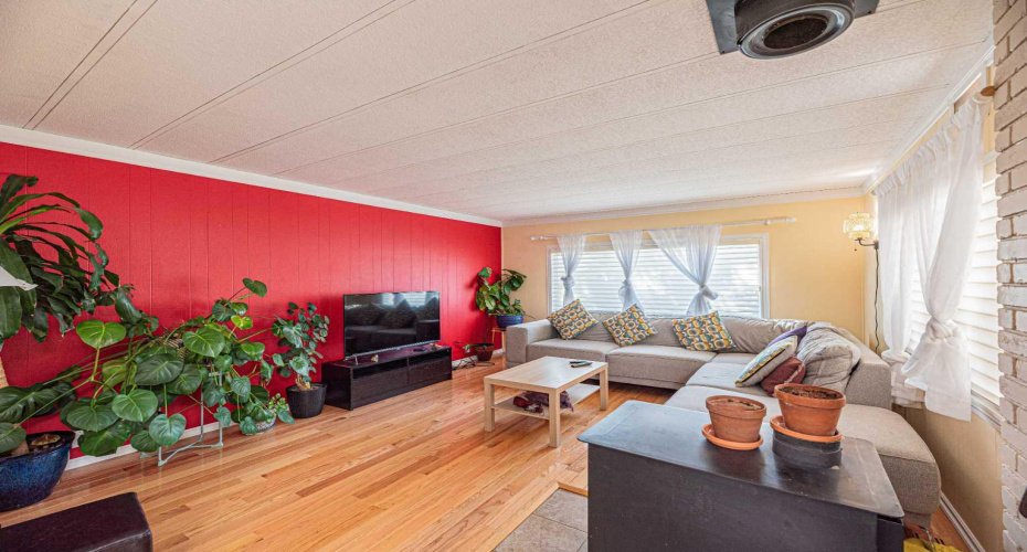 3223 83 Street, Calgary, Alberta T3B 5N1, 1 Bedroom Bedrooms, ,1 BathroomBathrooms,Mobile,For Sale,83,A2255734