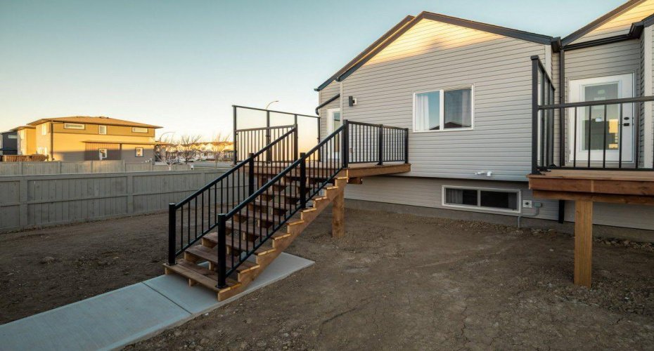3024 47 Street, Lethbridge, Alberta T1K8L5, 3 Bedrooms Bedrooms, ,2 BathroomsBathrooms,Residential,For Sale,47,A2250247