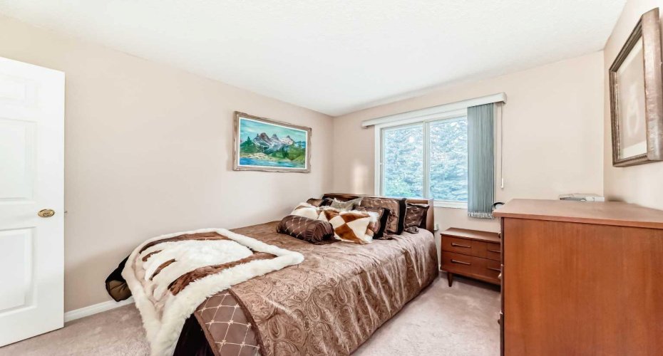 983 Woodbine Boulevard, Calgary, Alberta T2W 4A7, 4 Bedrooms Bedrooms, ,3 BathroomsBathrooms,Residential,For Sale,Woodbine,A2255928