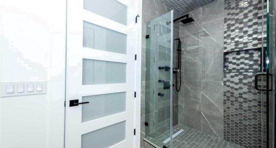 105 Hartford Road, Calgary, Alberta T2K2A7, 4 Bedrooms Bedrooms, ,4 BathroomsBathrooms,Residential,For Sale,Hartford,A2261195