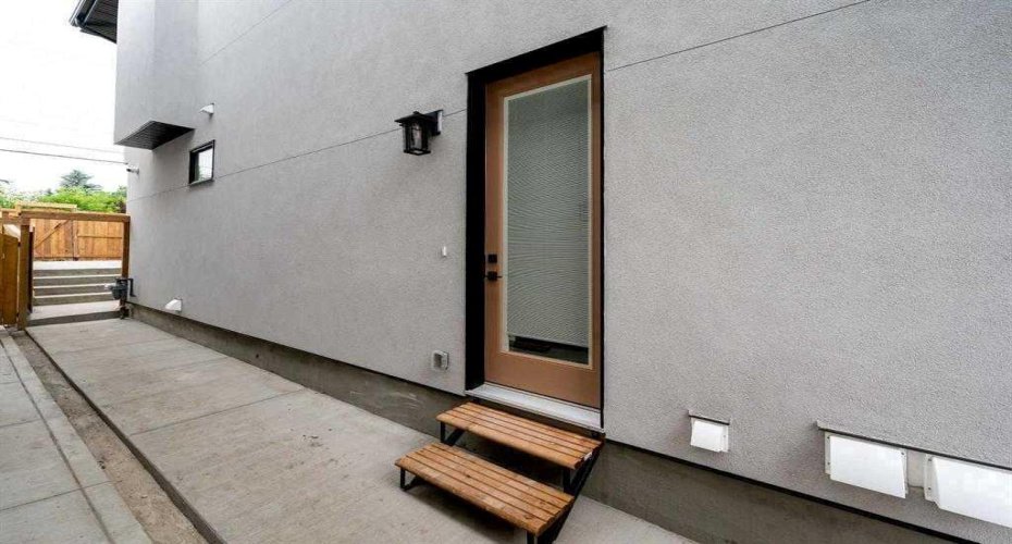 105 Hartford Road, Calgary, Alberta T2K2A7, 4 Bedrooms Bedrooms, ,4 BathroomsBathrooms,Residential,For Sale,Hartford,A2261195