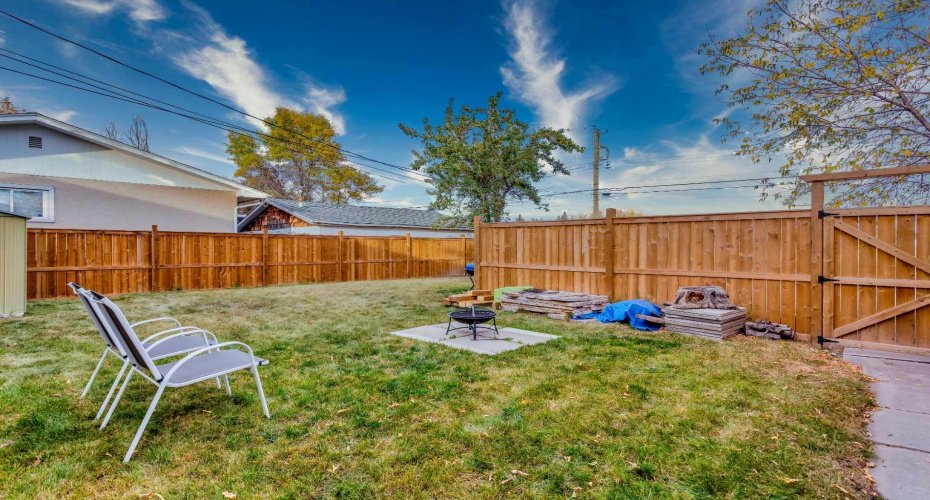 119 Maranda Close, Calgary, Alberta T2A 3E7, 2 Bedrooms Bedrooms, ,2 BathroomsBathrooms,Residential,For Sale,Maranda,A2261781