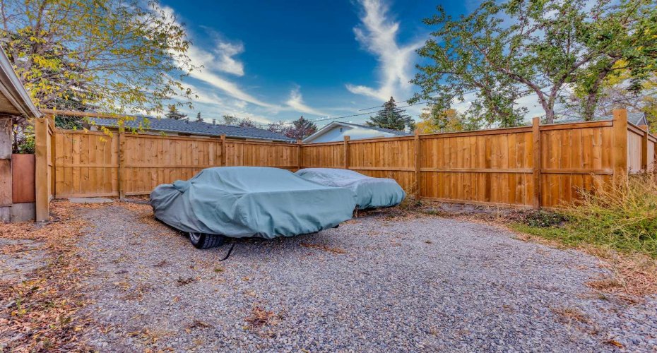 119 Maranda Close, Calgary, Alberta T2A 3E7, 2 Bedrooms Bedrooms, ,2 BathroomsBathrooms,Residential,For Sale,Maranda,A2261781