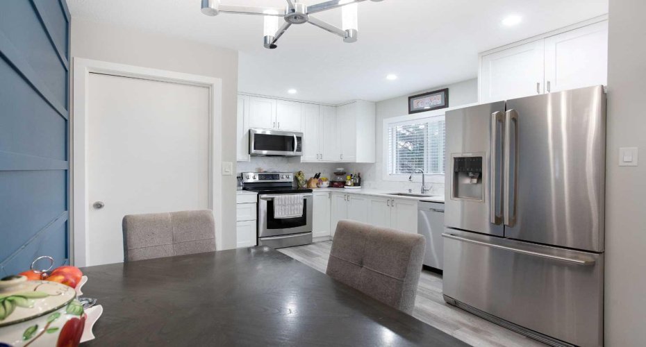 119 Maranda Close, Calgary, Alberta T2A 3E7, 2 Bedrooms Bedrooms, ,2 BathroomsBathrooms,Residential,For Sale,Maranda,A2261781