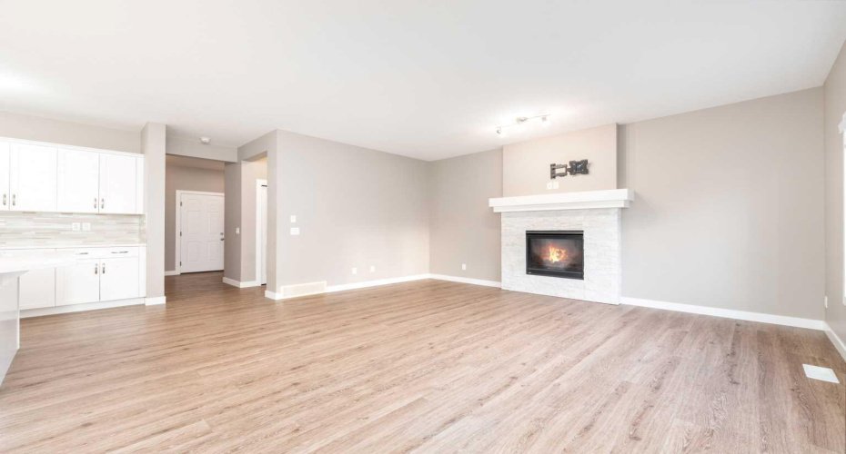 243 Kinniburgh Road, Chestermere, Alberta T1X0Y7, 3 Bedrooms Bedrooms, ,3 BathroomsBathrooms,Residential,For Sale,Kinniburgh,A2262693