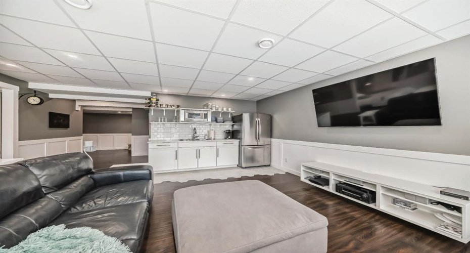 288 Rainbow Falls Green, Chestermere, Alberta T1X 0S4, 4 Bedrooms Bedrooms, ,4 BathroomsBathrooms,Residential,For Sale,Rainbow Falls,A2262855