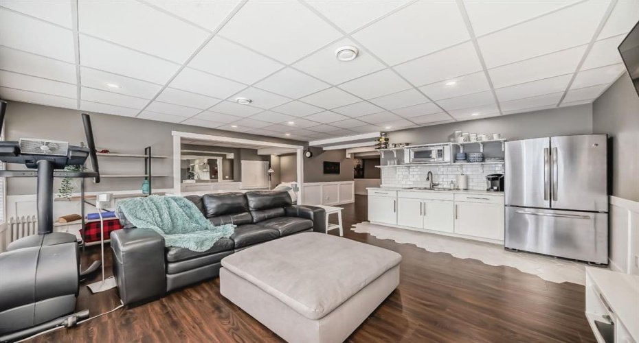 288 Rainbow Falls Green, Chestermere, Alberta T1X 0S4, 4 Bedrooms Bedrooms, ,4 BathroomsBathrooms,Residential,For Sale,Rainbow Falls,A2262855