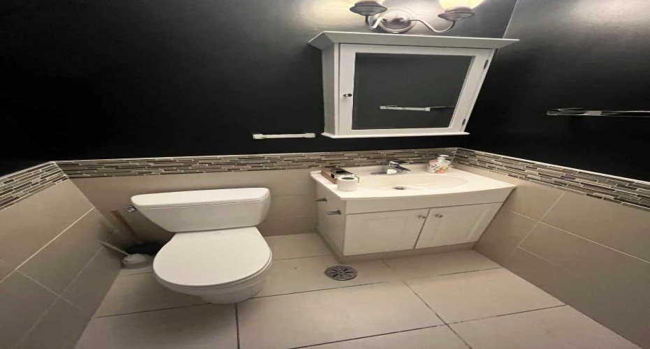 3208 8 Avenue, Calgary, Alberta T2A 7V8, ,Commercial,For Lease,8,A2238527