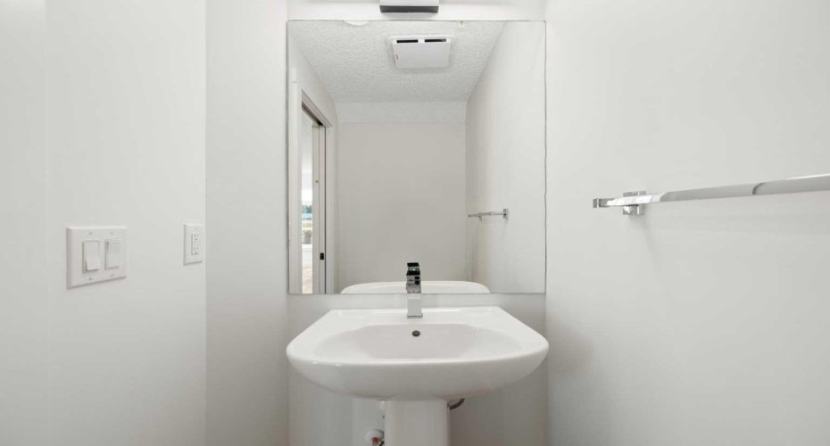 156 Park Street, Cochrane, Alberta T4C2B8, 2 Bedrooms Bedrooms, ,2 BathroomsBathrooms,Residential,For Sale,Park,A2263817