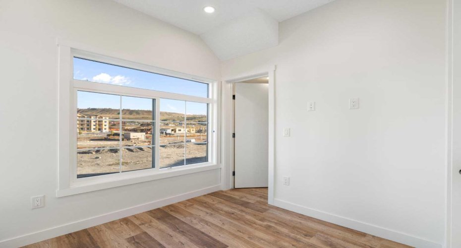 156 Park Street, Cochrane, Alberta T4C2B8, 2 Bedrooms Bedrooms, ,2 BathroomsBathrooms,Residential,For Sale,Park,A2263817