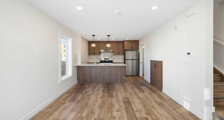 156 Park Street, Cochrane, Alberta T4C2B8, 2 Bedrooms Bedrooms, ,2 BathroomsBathrooms,Residential,For Sale,Park,A2263817