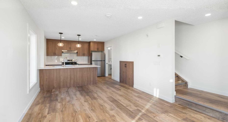 156 Park Street, Cochrane, Alberta T4C2B8, 2 Bedrooms Bedrooms, ,2 BathroomsBathrooms,Residential,For Sale,Park,A2263817