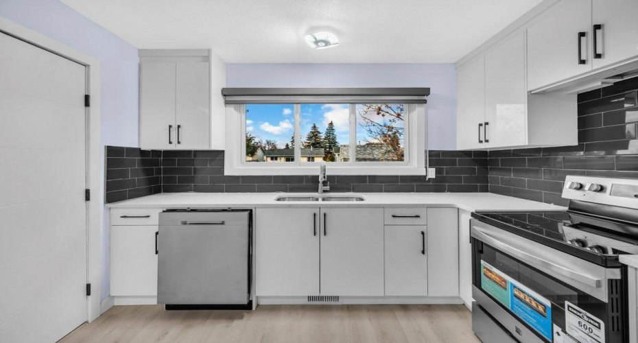 159 Falwood Way, Calgary, Alberta T3J 1A8, 5 Bedrooms Bedrooms, ,2 BathroomsBathrooms,Residential,For Sale,Falwood,A2264738