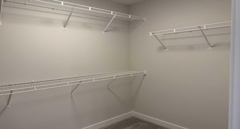 2nd Ensuite Closet