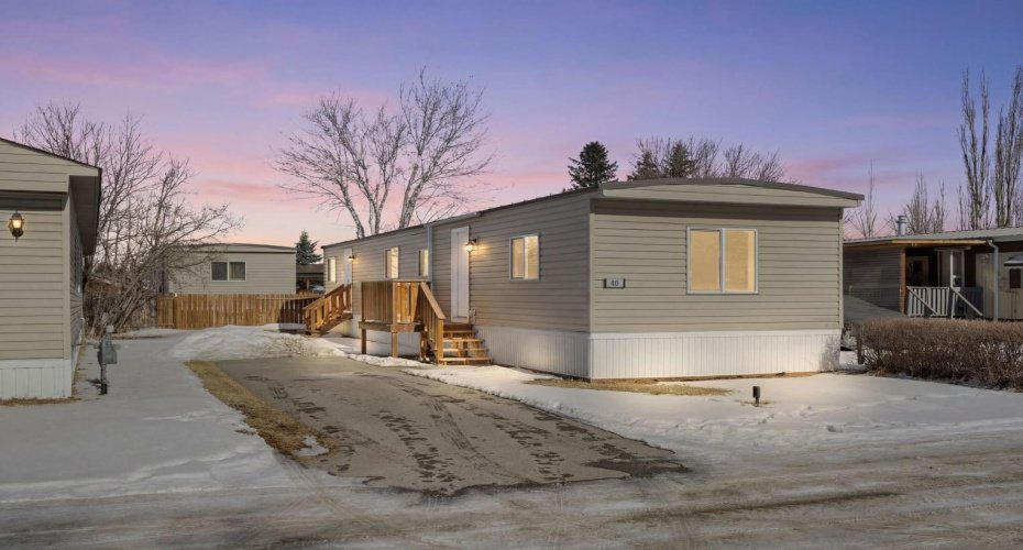 6220 17 Avenue, Calgary, Alberta T2A 0W6, 2 Bedrooms Bedrooms, ,1 BathroomBathrooms,Mobile,For Sale,17,A2259576