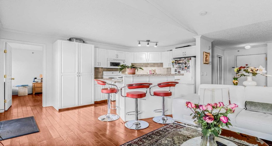 3308 Valleyview Park, Calgary, Alberta T2B 3R6, 2 Bedrooms Bedrooms, ,2 BathroomsBathrooms,Residential,For Sale,Valleyview,A2262736