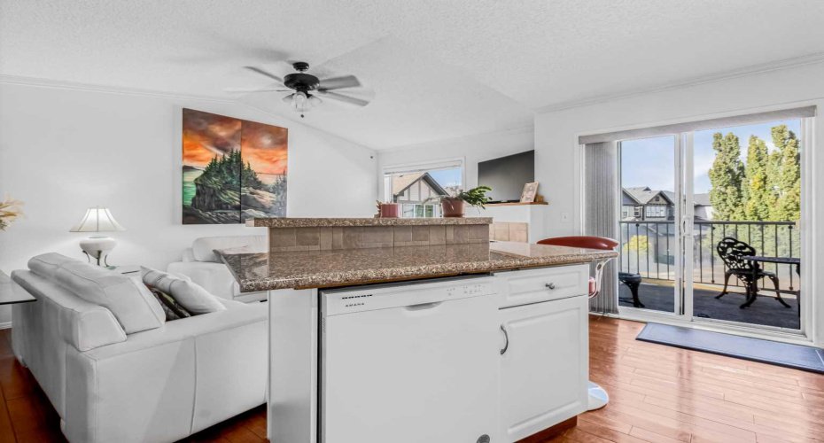 3308 Valleyview Park, Calgary, Alberta T2B 3R6, 2 Bedrooms Bedrooms, ,2 BathroomsBathrooms,Residential,For Sale,Valleyview,A2262736