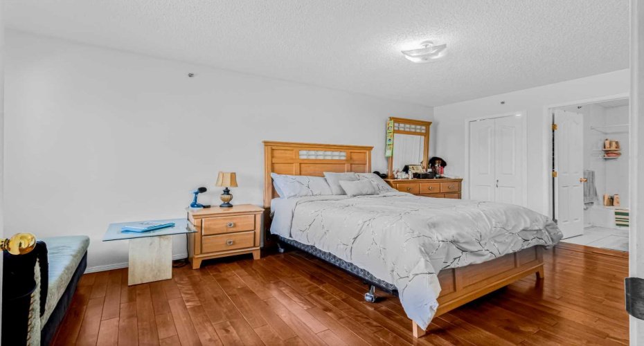 3308 Valleyview Park, Calgary, Alberta T2B 3R6, 2 Bedrooms Bedrooms, ,2 BathroomsBathrooms,Residential,For Sale,Valleyview,A2262736