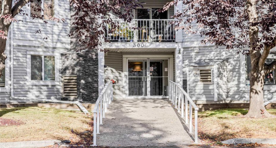 3308 Valleyview Park, Calgary, Alberta T2B 3R6, 2 Bedrooms Bedrooms, ,2 BathroomsBathrooms,Residential,For Sale,Valleyview,A2262736