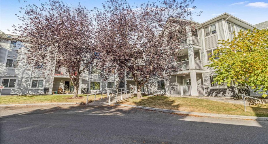 3308 Valleyview Park, Calgary, Alberta T2B 3R6, 2 Bedrooms Bedrooms, ,2 BathroomsBathrooms,Residential,For Sale,Valleyview,A2262736