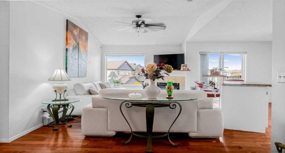 3308 Valleyview Park, Calgary, Alberta T2B 3R6, 2 Bedrooms Bedrooms, ,2 BathroomsBathrooms,Residential,For Sale,Valleyview,A2262736