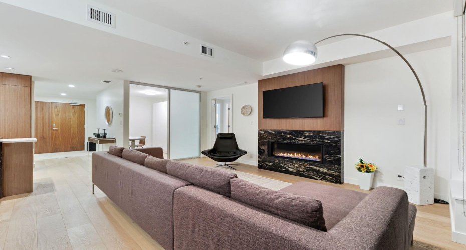 128 Waterfront Court, Calgary, Alberta T2P1K9, 2 Bedrooms Bedrooms, ,3 BathroomsBathrooms,Residential,For Sale,Waterfront,A2264821