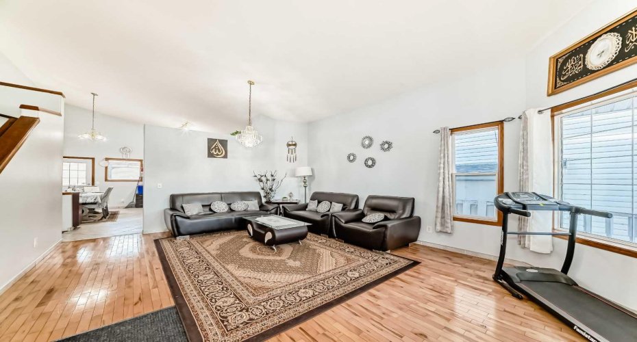 11 San Diego Green, Calgary, Alberta T1Y 7C4, 4 Bedrooms Bedrooms, ,3 BathroomsBathrooms,Residential,For Sale,San Diego,A2264960