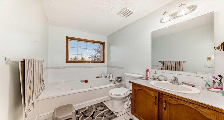 11 San Diego Green, Calgary, Alberta T1Y 7C4, 4 Bedrooms Bedrooms, ,3 BathroomsBathrooms,Residential,For Sale,San Diego,A2264960