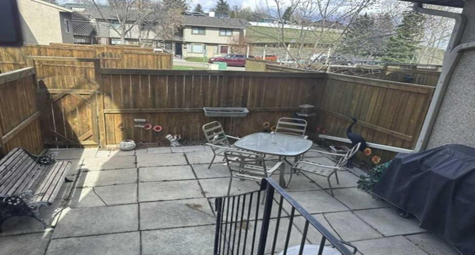 91 Deerfield Drive, Calgary, Alberta T2J 6T9, 3 Bedrooms Bedrooms, ,2 BathroomsBathrooms,Residential,For Sale,Deerfield,A2263400