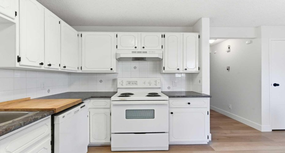 91 Deerfield Drive, Calgary, Alberta T2J 6T9, 3 Bedrooms Bedrooms, ,2 BathroomsBathrooms,Residential,For Sale,Deerfield,A2263400