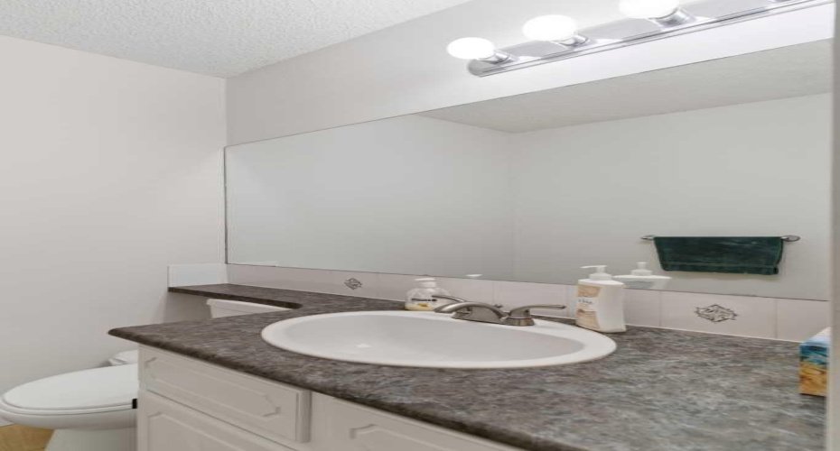 91 Deerfield Drive, Calgary, Alberta T2J 6T9, 3 Bedrooms Bedrooms, ,2 BathroomsBathrooms,Residential,For Sale,Deerfield,A2263400